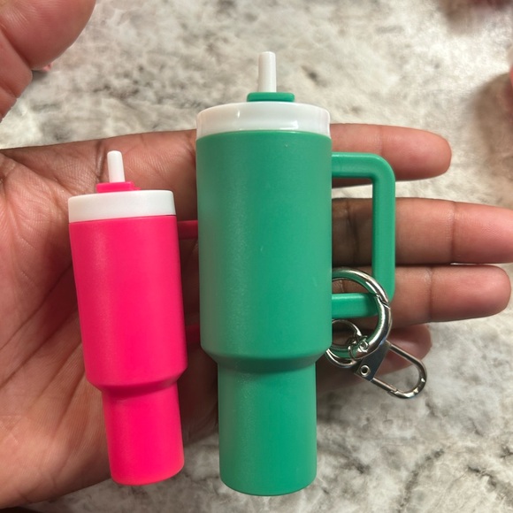 Dark Pink Cup Keychain - Picture 3 of 3